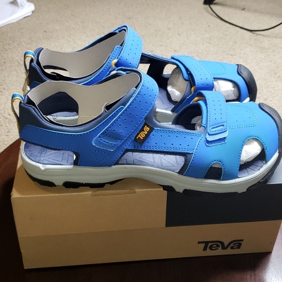 teva junior sandals